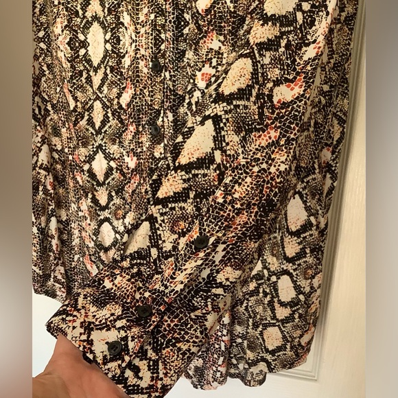 NWT Velvet Heart Snakeskin Button Down — SZ Large - Picture 7 of 12